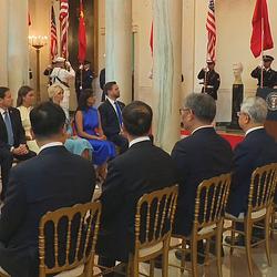 XI