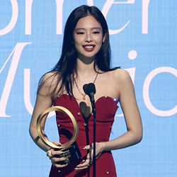 JENNIE / SOL