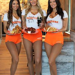 HOOTERS